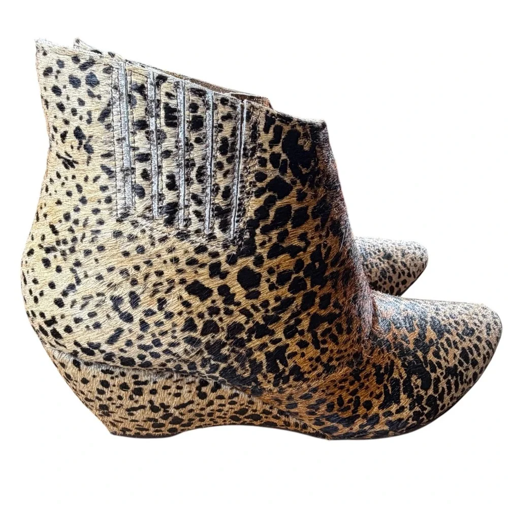 Mob Wife Vibes Leopard Print Calf Hair Wedge Ankle Boots Pointed Toe Size 9M